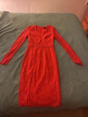 StyleStalker Red Lace Long Sleeve Midi Dress with V-Neck and Slit